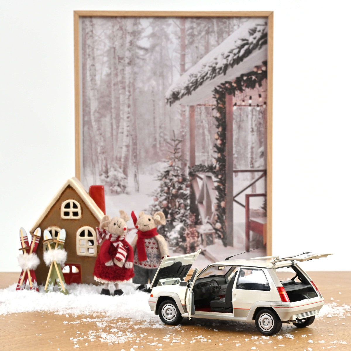 Macheta auto Renault 5 GT Turbo phase 1 Pearl White 1985 1:18 Norev