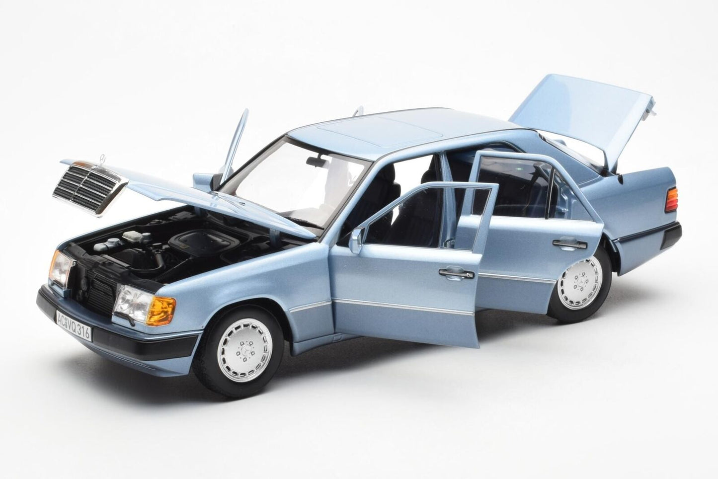 Macheta auto Mercedes-Benz 230 E (1990) 1:18 Norev