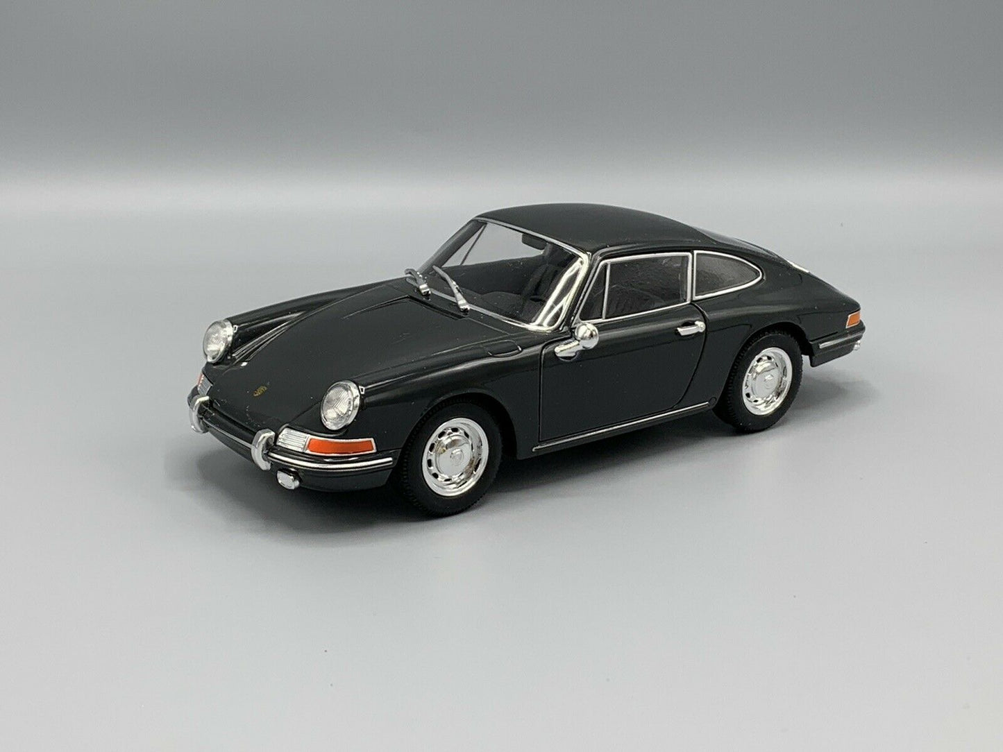 Macheta auto Porsche 911 (1964) 1:24 Welly