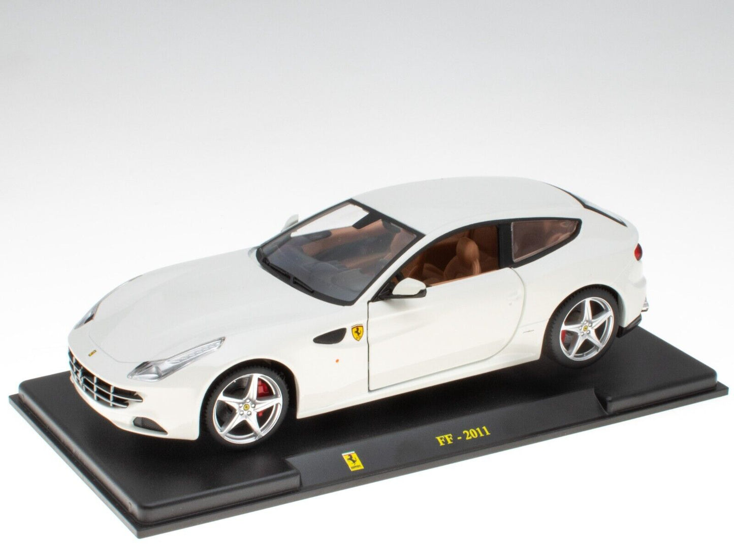 Macheta auto Ferrari FF 2011 1:24 Hachette