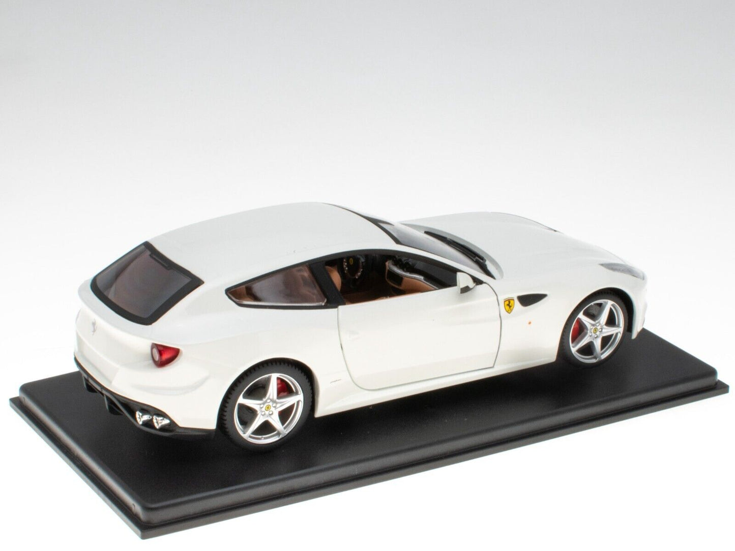 Macheta auto Ferrari FF 2011 1:24 Hachette