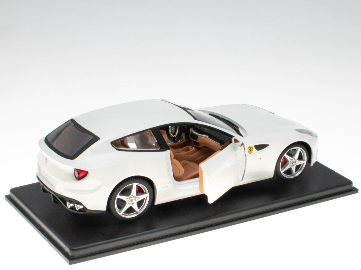 Macheta auto Ferrari FF 2011 1:24 Hachette