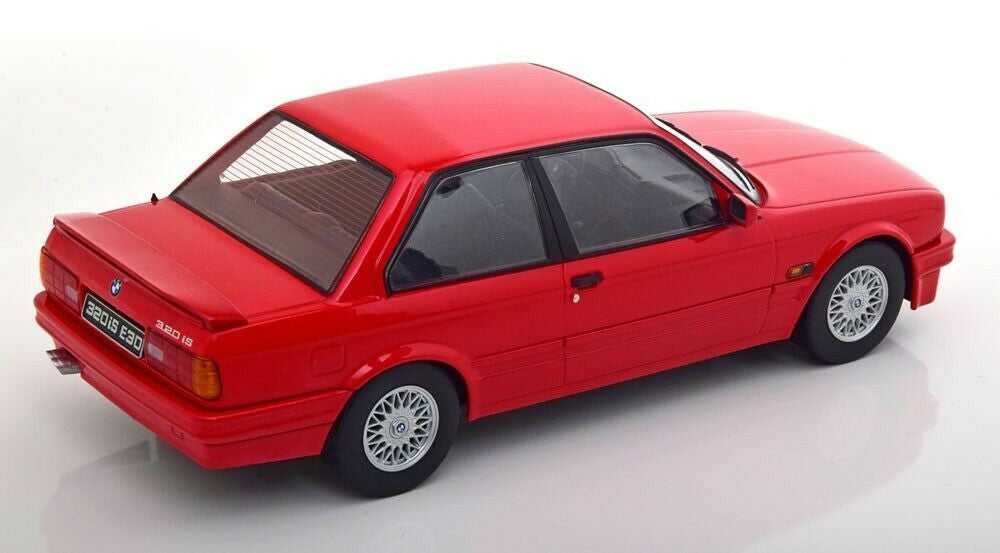 Macheta auto BMW 320iS E30 Italo M3 (1989) 1:18 KK-Scale