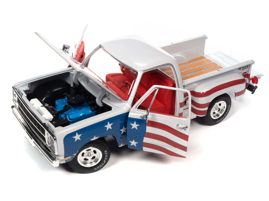 Macheta auto Dodge Stepside, patriotic colours (1980) 1:18 AutoWorld