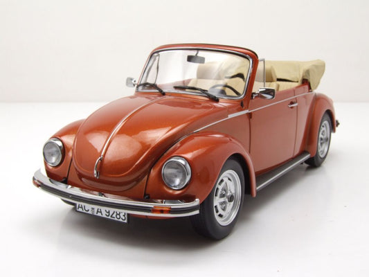 Macheta auto Volkswagen Beetle 1303 Cabrio (1976) 1:18 Norev