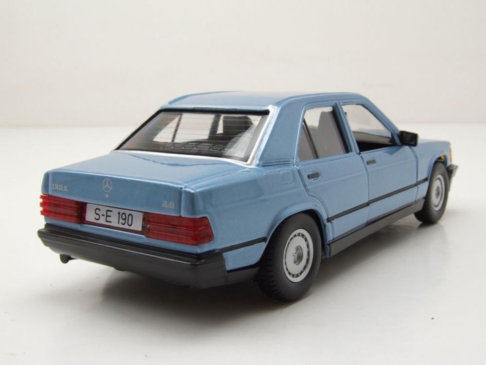 Macheta auto Mercedes 190E (1987) 1:24 Bburago