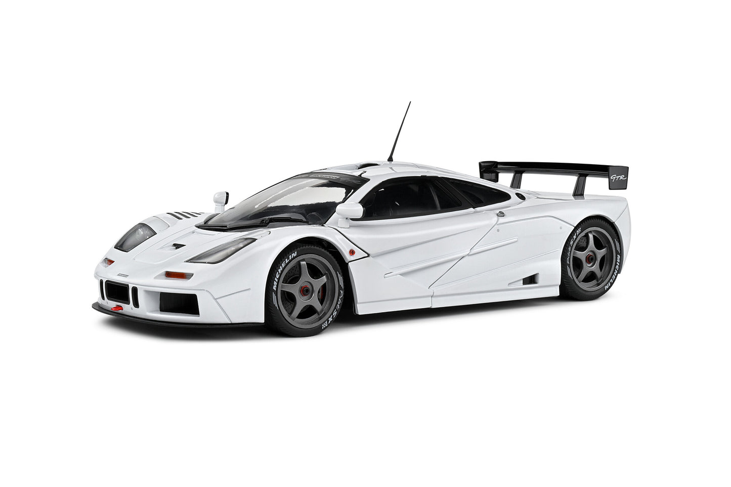 Macheta auto McLaren F1 GT-R Short Tail  (1996) 1:18 Solido