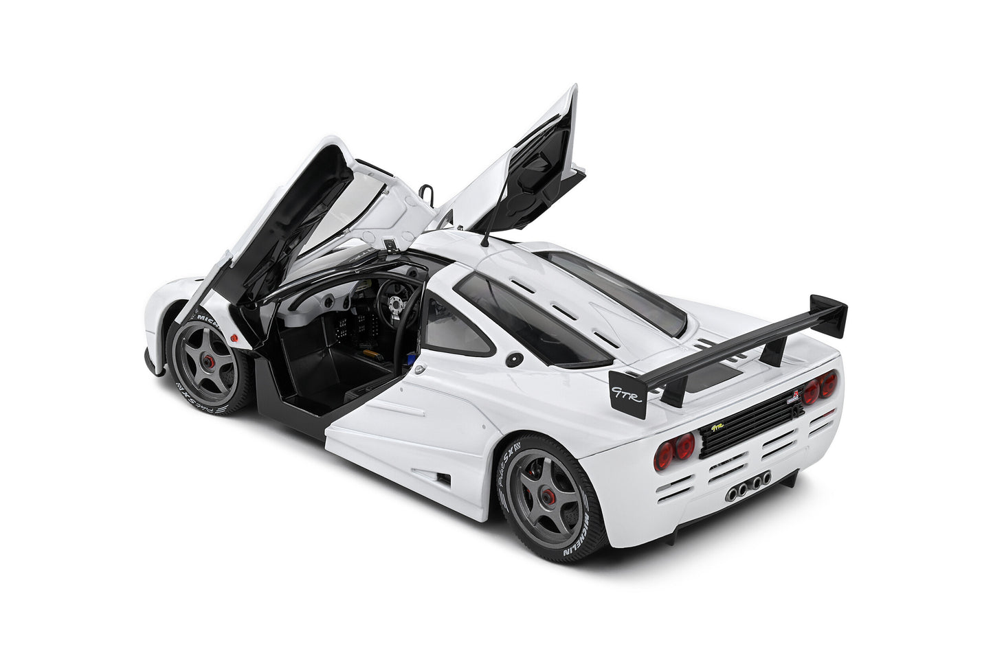 Macheta auto McLaren F1 GT-R Short Tail  (1996) 1:18 Solido