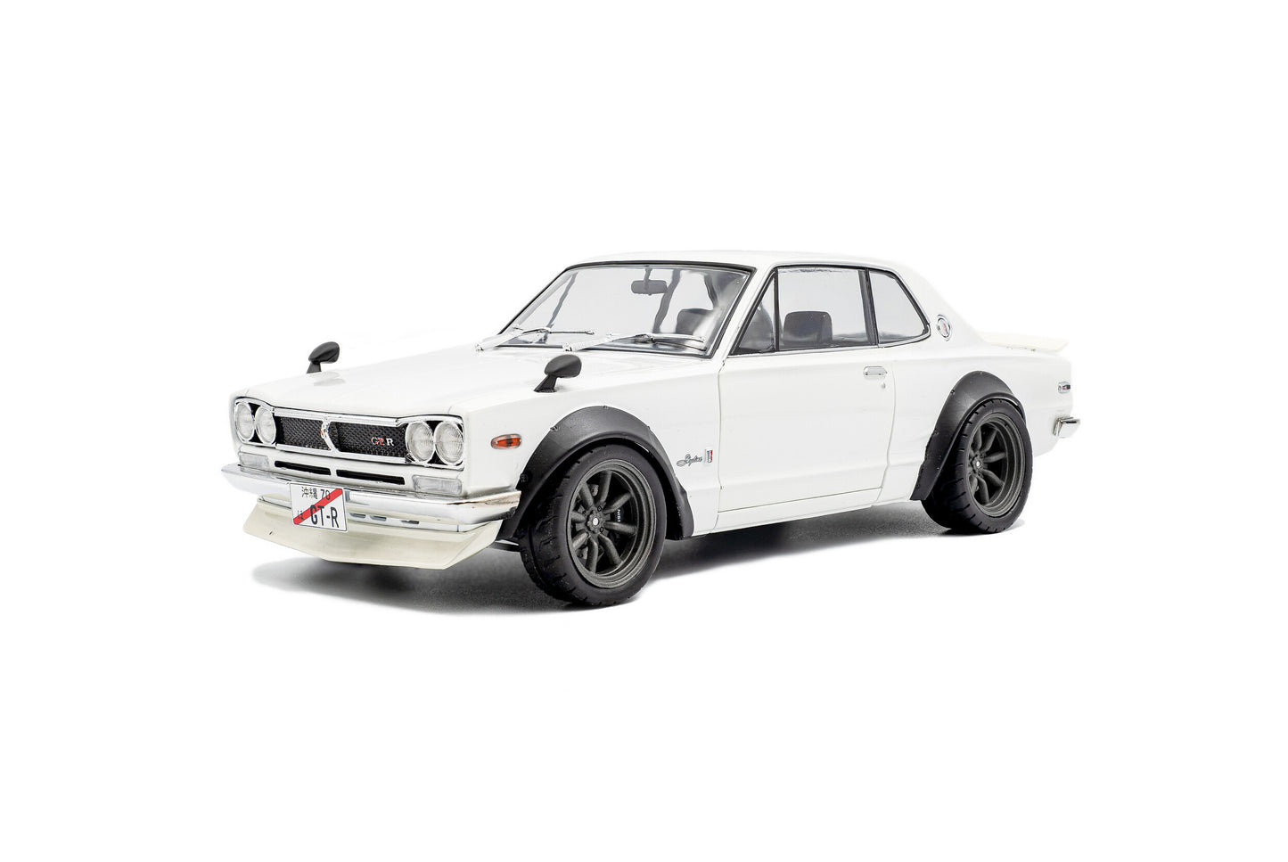 Macheta auto Nissan Skyline (C10) Hakosuka SOLIDO WORKS – Pearl White – 1970 1:18 Solido
