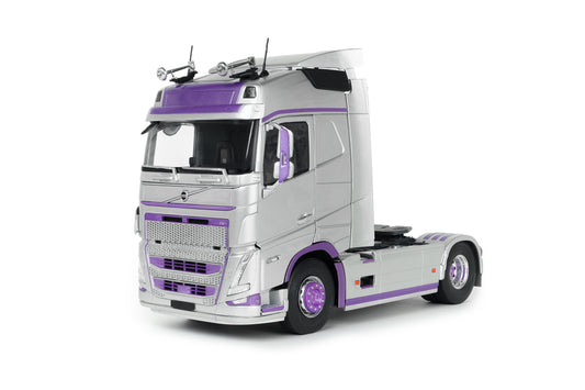 *Precomanda Macheta auto Volvo Trucks FH Globetrotter XL – SILVER & PURPLE – 20231:24 Solido