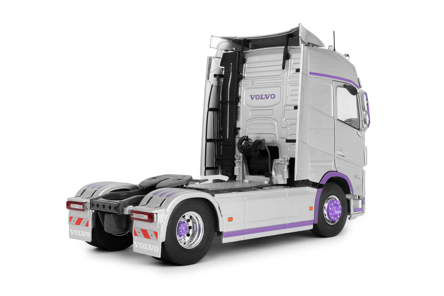*Precomanda Macheta auto Volvo Trucks FH Globetrotter XL – SILVER & PURPLE – 20231:24 Solido