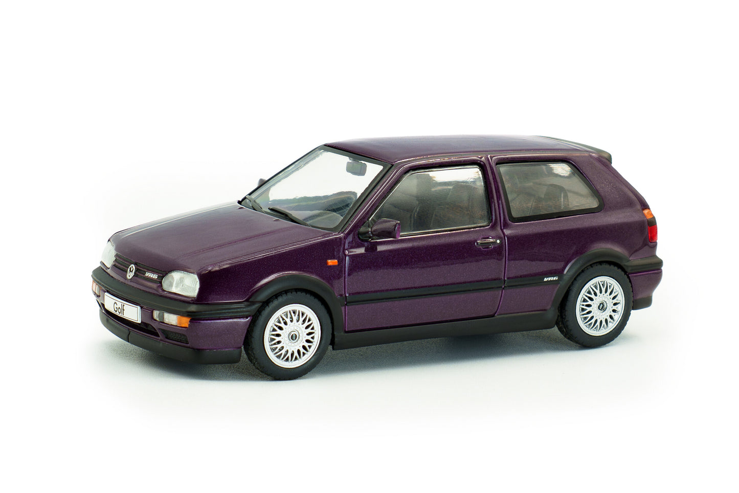 Macheta auto Volkswagen Golf MKIII VR6 – Dusty Mauve Pearl – 1994 1:43 Solido