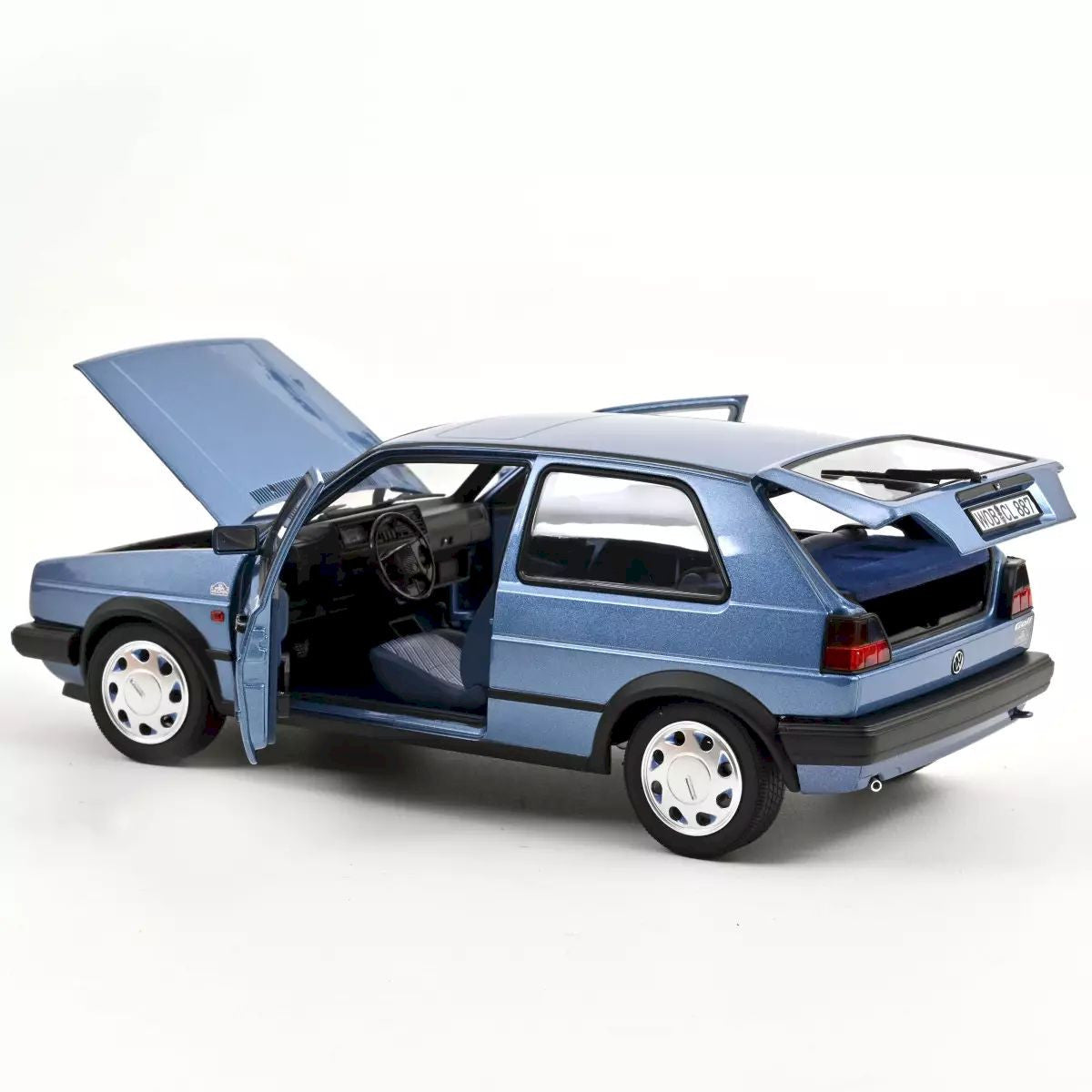 Macheta auto Volkswagen Golf 10 Million 1988 1:18 Norev