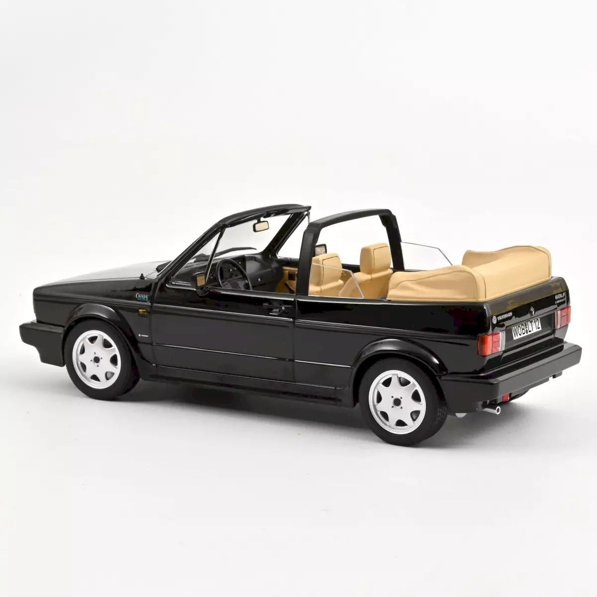 Macheta auto Volkswagen Golf Cabriolet 1992 1:18 Norev