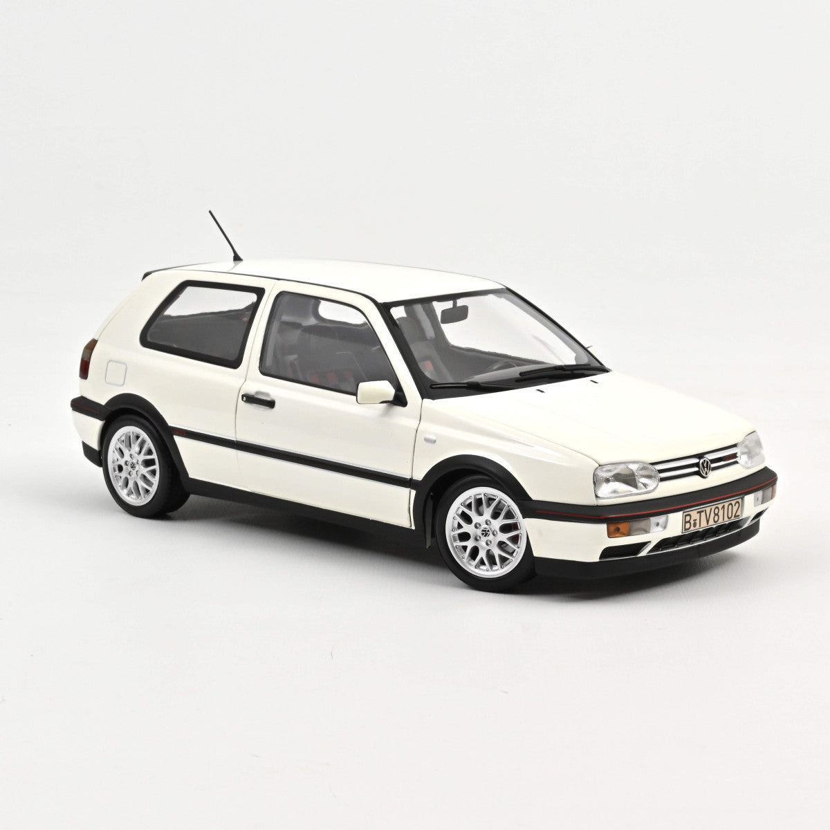 Model car Volkswagen Golf GTI, Candy White, 1996 1:18 Norev