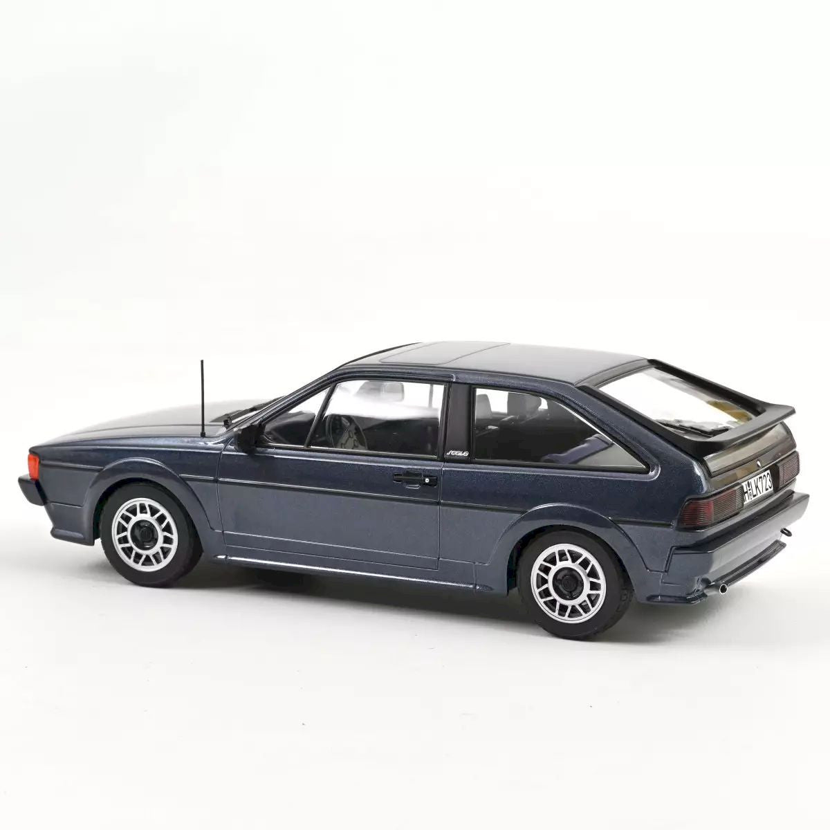 Macheta auto Volkswagen Scirocco Scala 1987 1:18 Norev