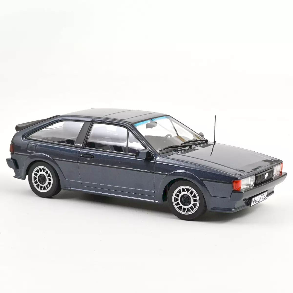 Macheta auto Volkswagen Scirocco Scala 1987 1:18 Norev