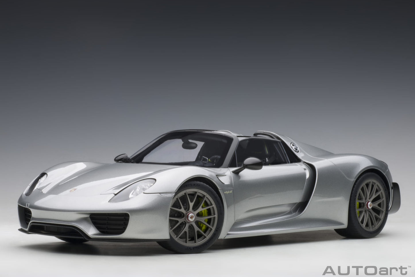 Macheta auto Porsche 918 Spyder Weissach Package (2013) 1:12 AutoArt