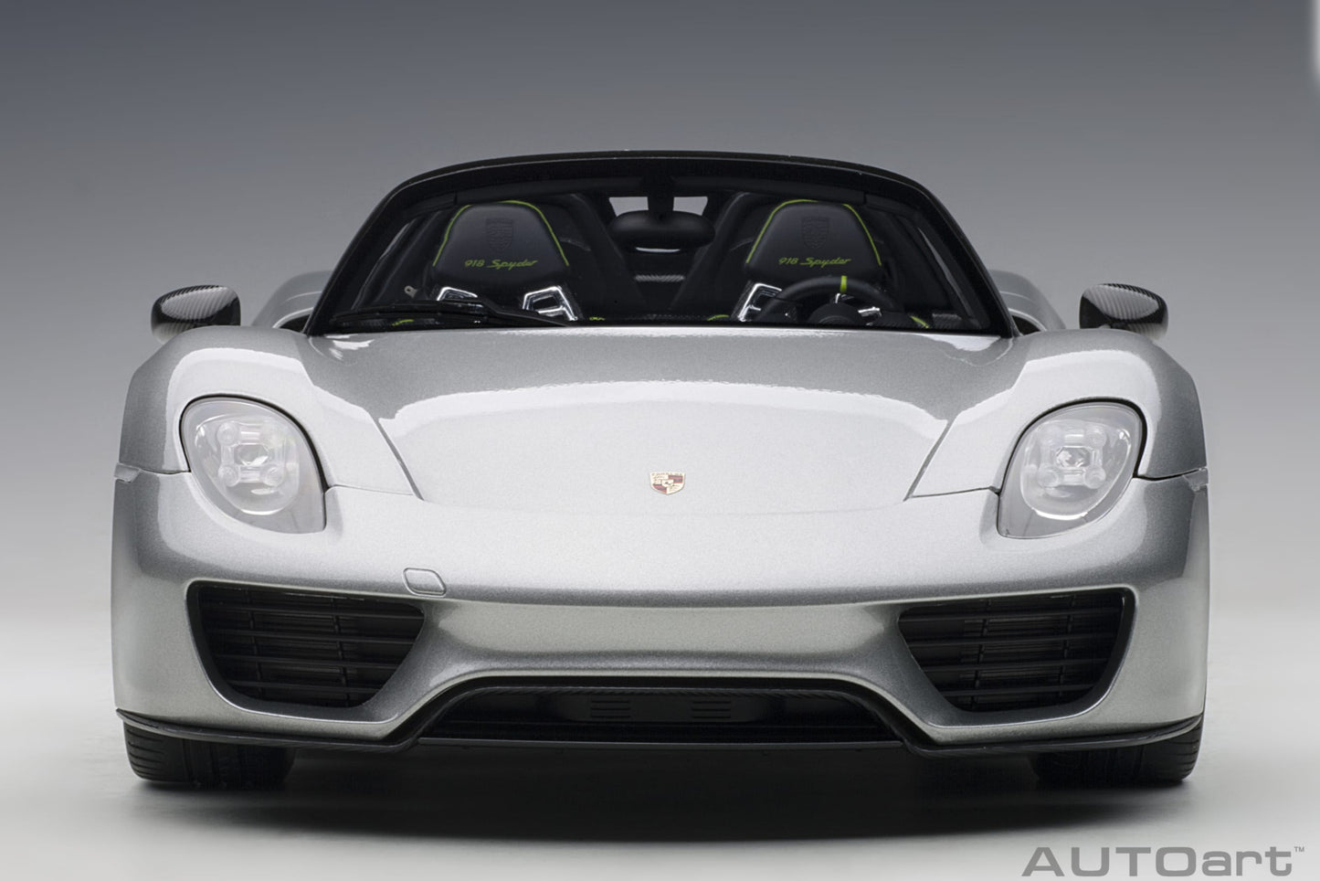 Macheta auto Porsche 918 Spyder Weissach Package (2013) 1:12 AutoArt