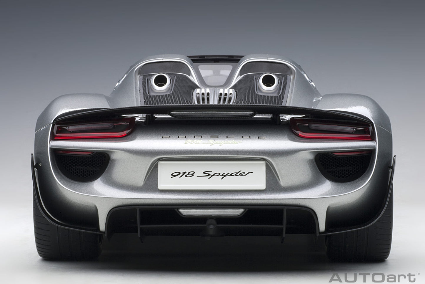 Macheta auto Porsche 918 Spyder Weissach Package (2013) 1:12 AutoArt