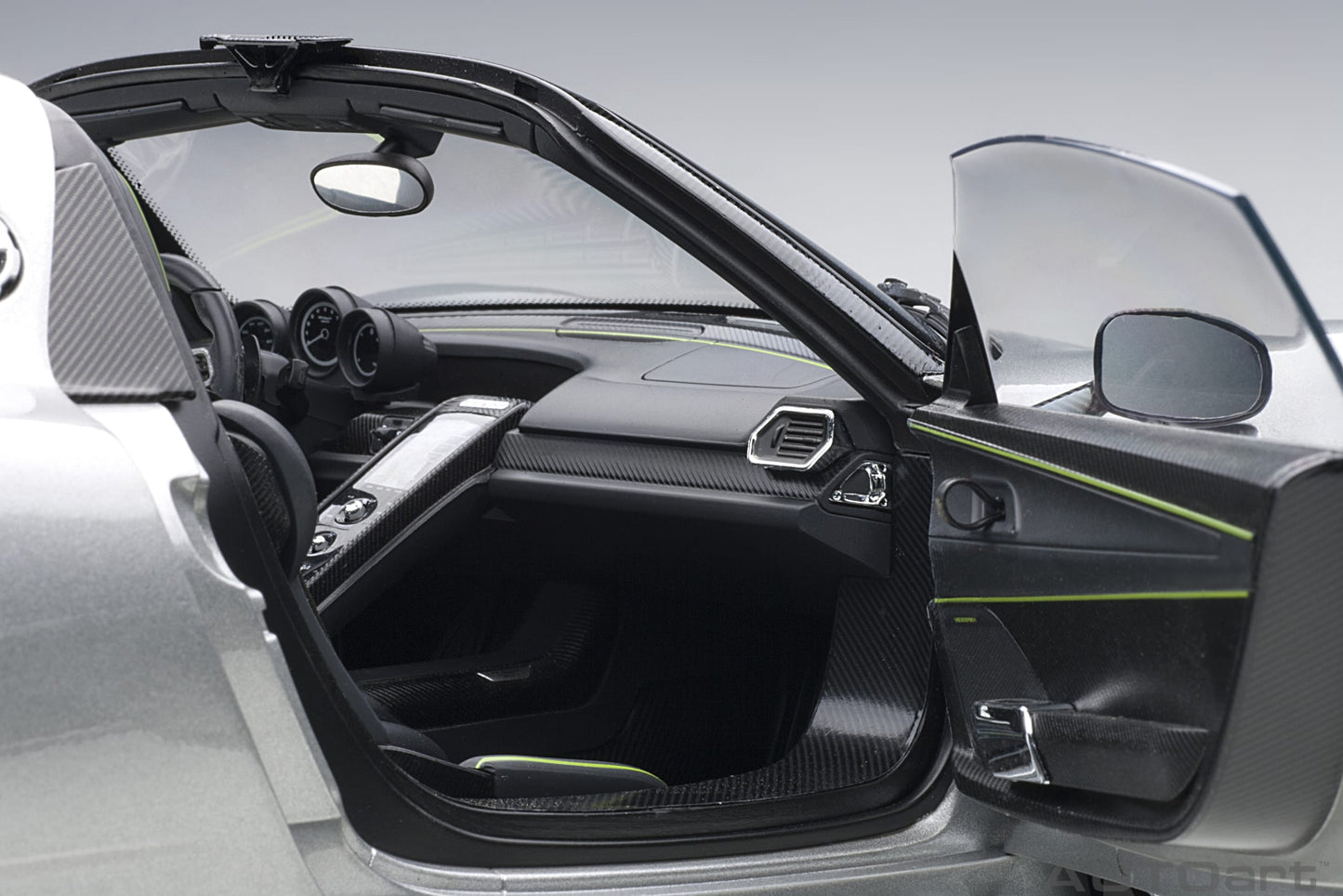 Macheta auto Porsche 918 Spyder Weissach Package (2013) 1:12 AutoArt