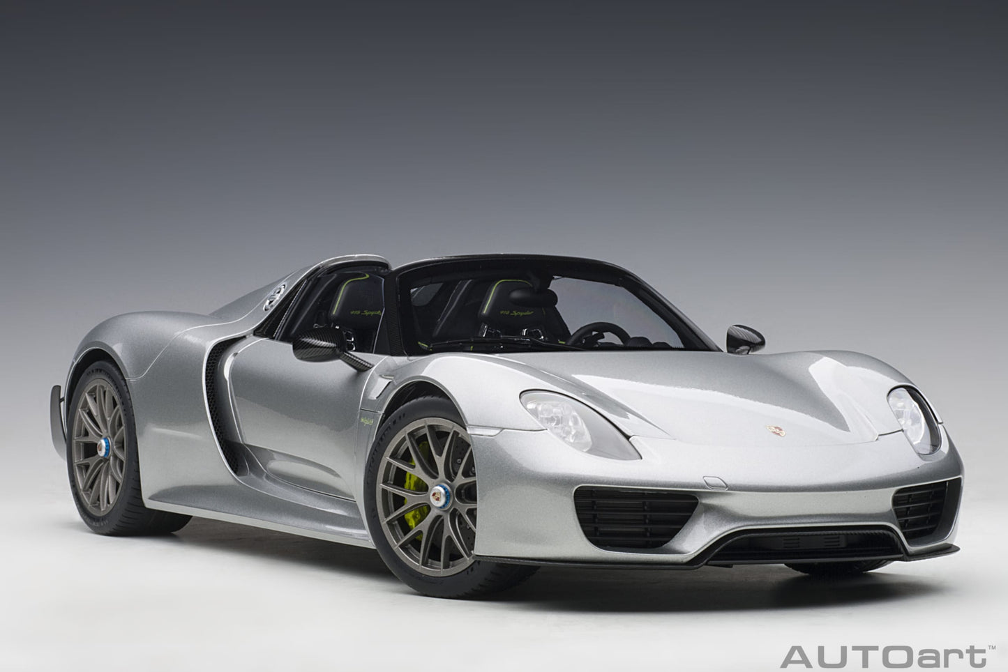 Macheta auto Porsche 918 Spyder Weissach Package (2013) 1:12 AutoArt