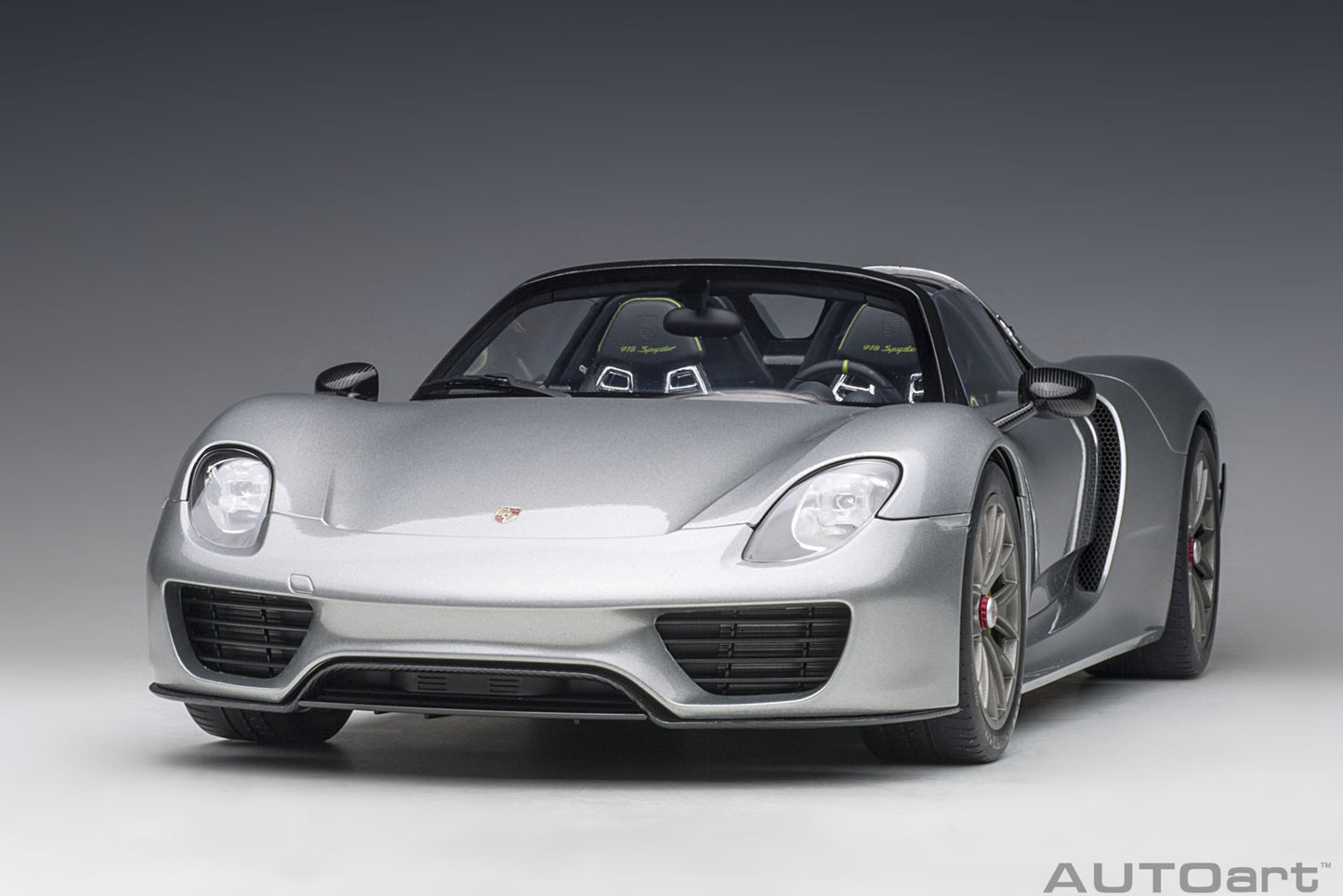 Macheta auto Porsche 918 Spyder Weissach Package (2013) 1:12 AutoArt
