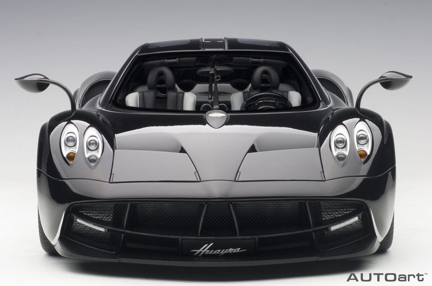 Macheta auto Pagani Huayra (2011) 1:12 AutoArt