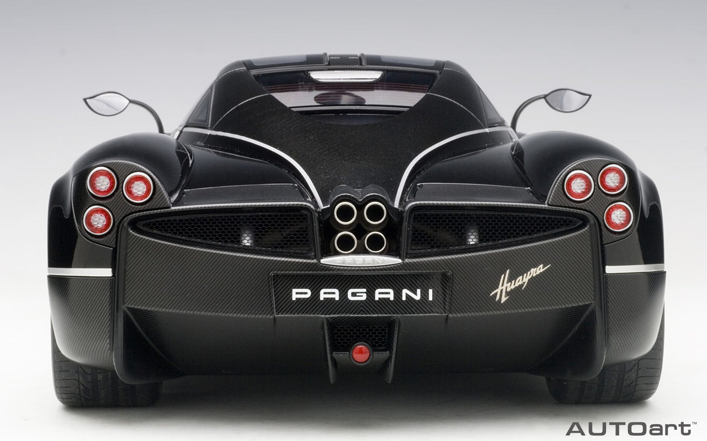 Macheta auto Pagani Huayra (2011) 1:12 AutoArt