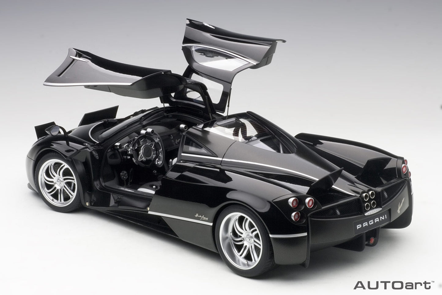 Macheta auto Pagani Huayra (2011) 1:12 AutoArt