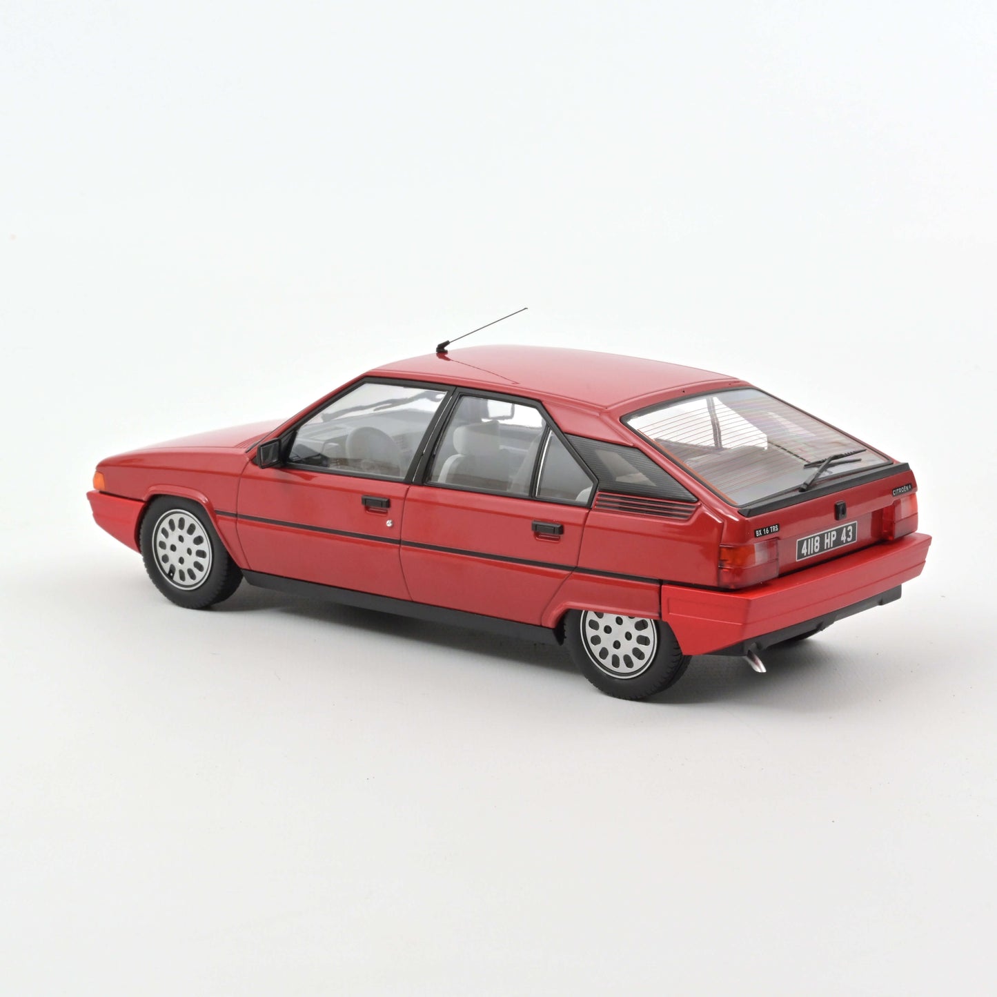 Macheta auto Citroen BX 16 TRS (1983) 1:18 Norev