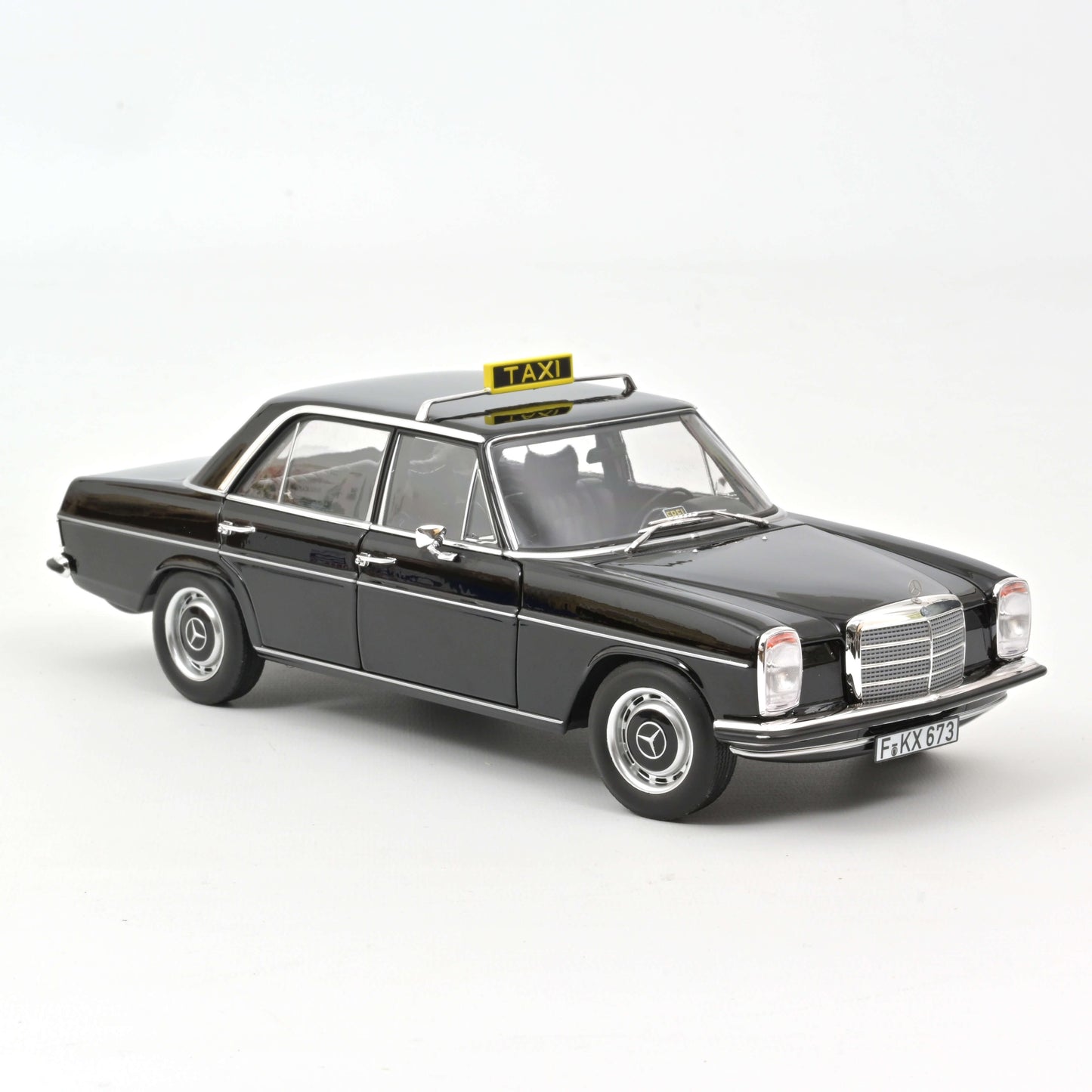 Macheta auto Mercedes-Benz 200 Taxi (1968) 1:18 Norev