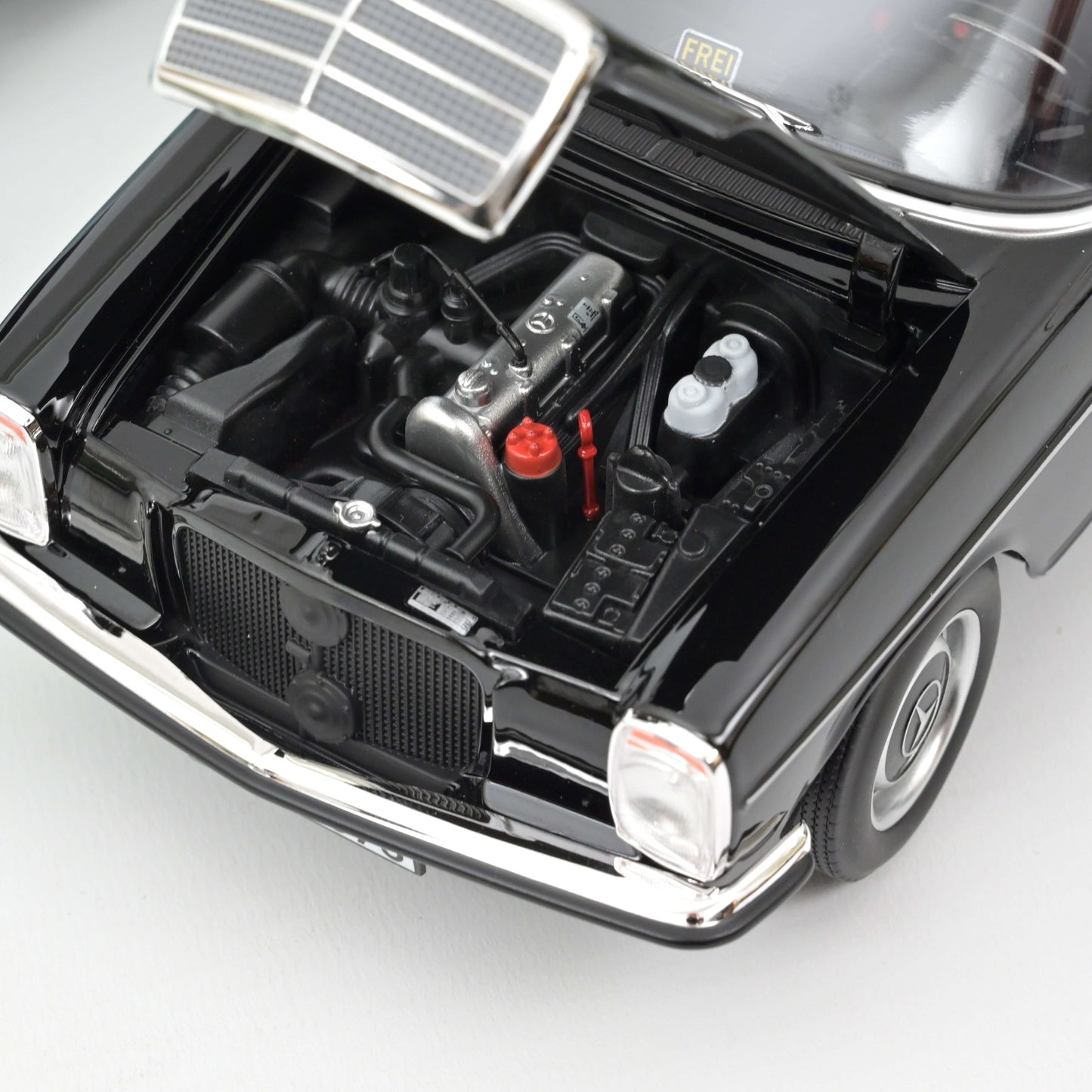 Macheta auto Mercedes-Benz 200 Taxi (1968) 1:18 Norev