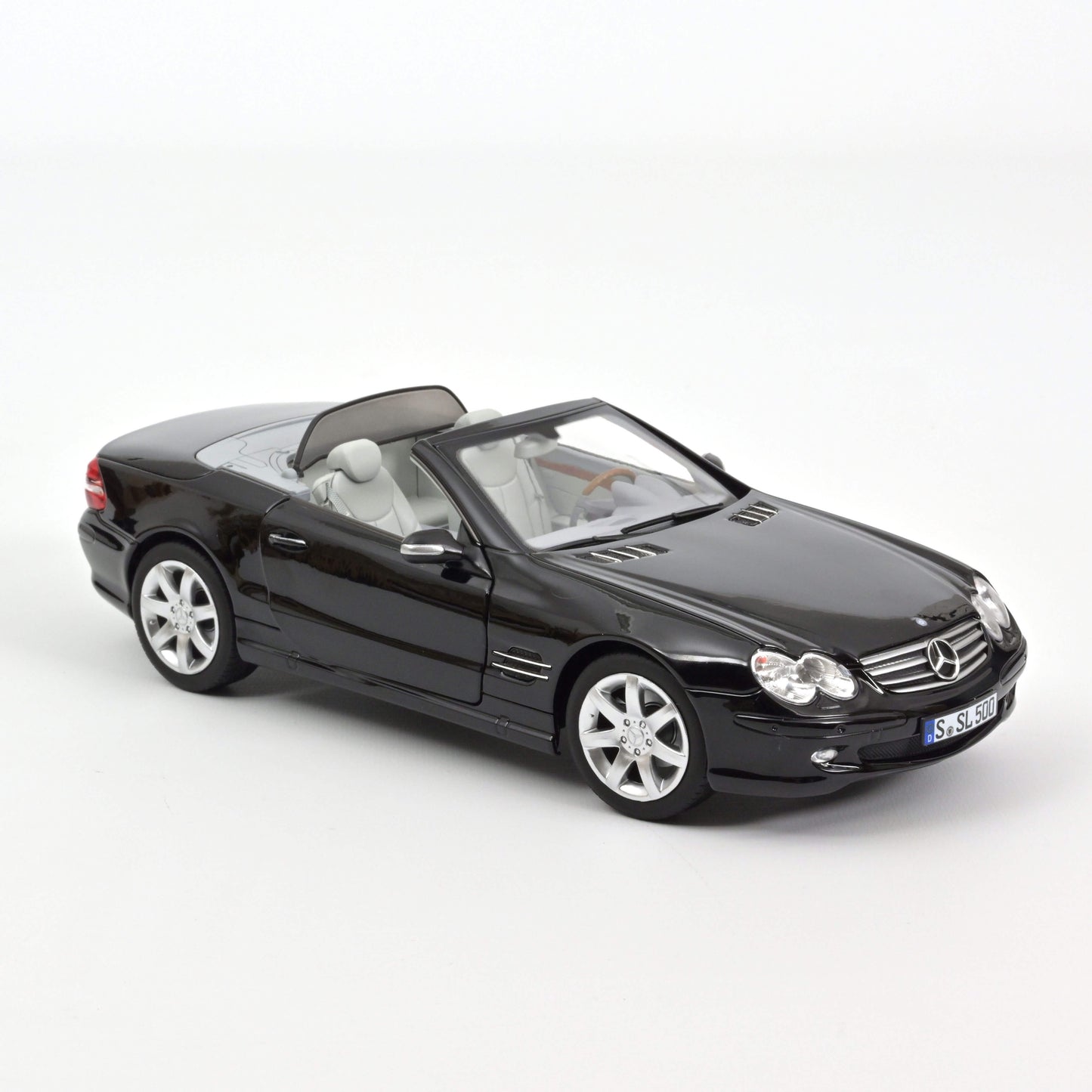 Macheta auto Mercedes-Benz SL 500 (2003) 1:18 Norev