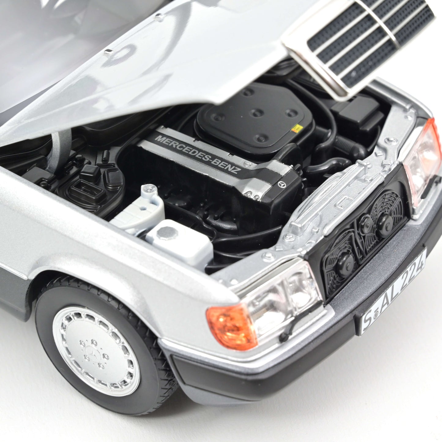 Macheta auto Mercedes-Benz 300 CE-24 Coupe (1990) 1:18 Norev