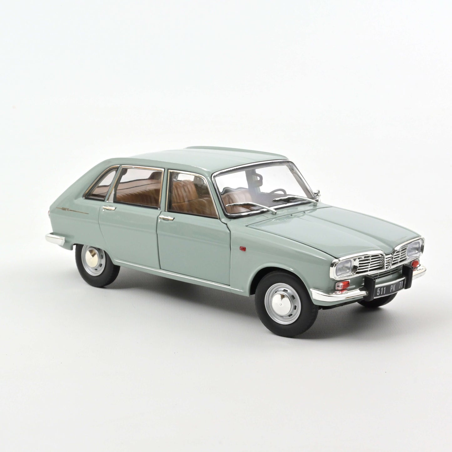 Macheta auto Renault 16 (1968) 1:18 Norev