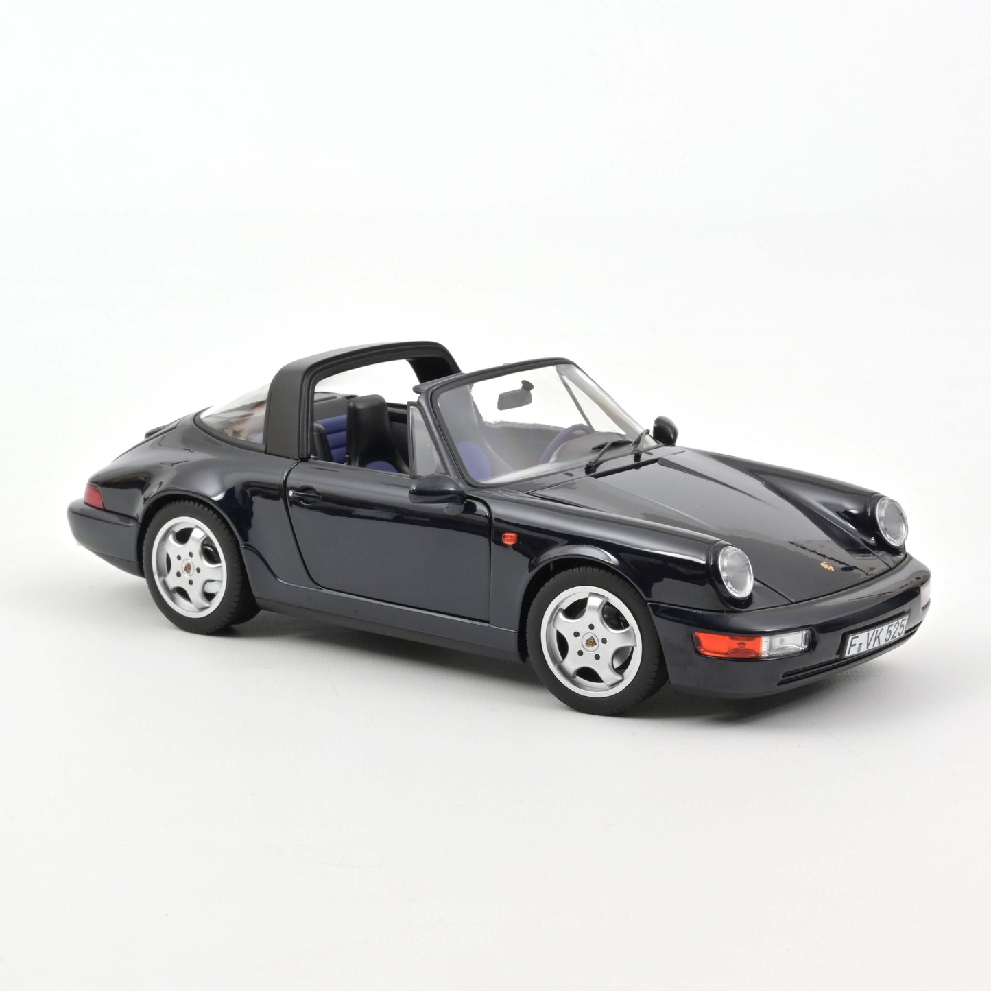 Macheta auto Porsche 911 Carrera 4 Targa (1991) 1:18 Norev