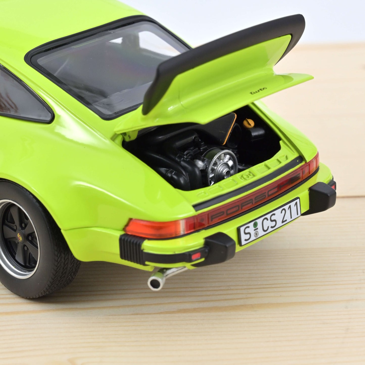 Macheta auto Porsche 911 Turbo 3,0 (1976) 1:18 Norev