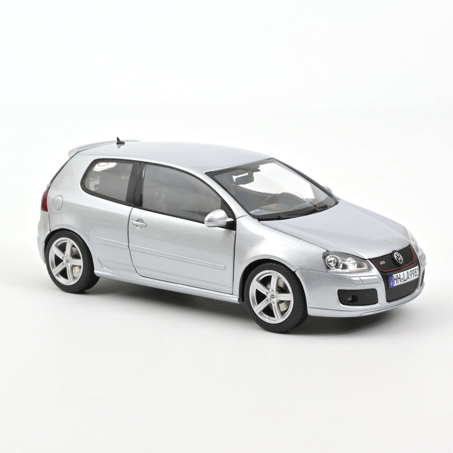 Macheta auto Volkswagen Golf GTI Pirelli (2007) 1:18 Norev