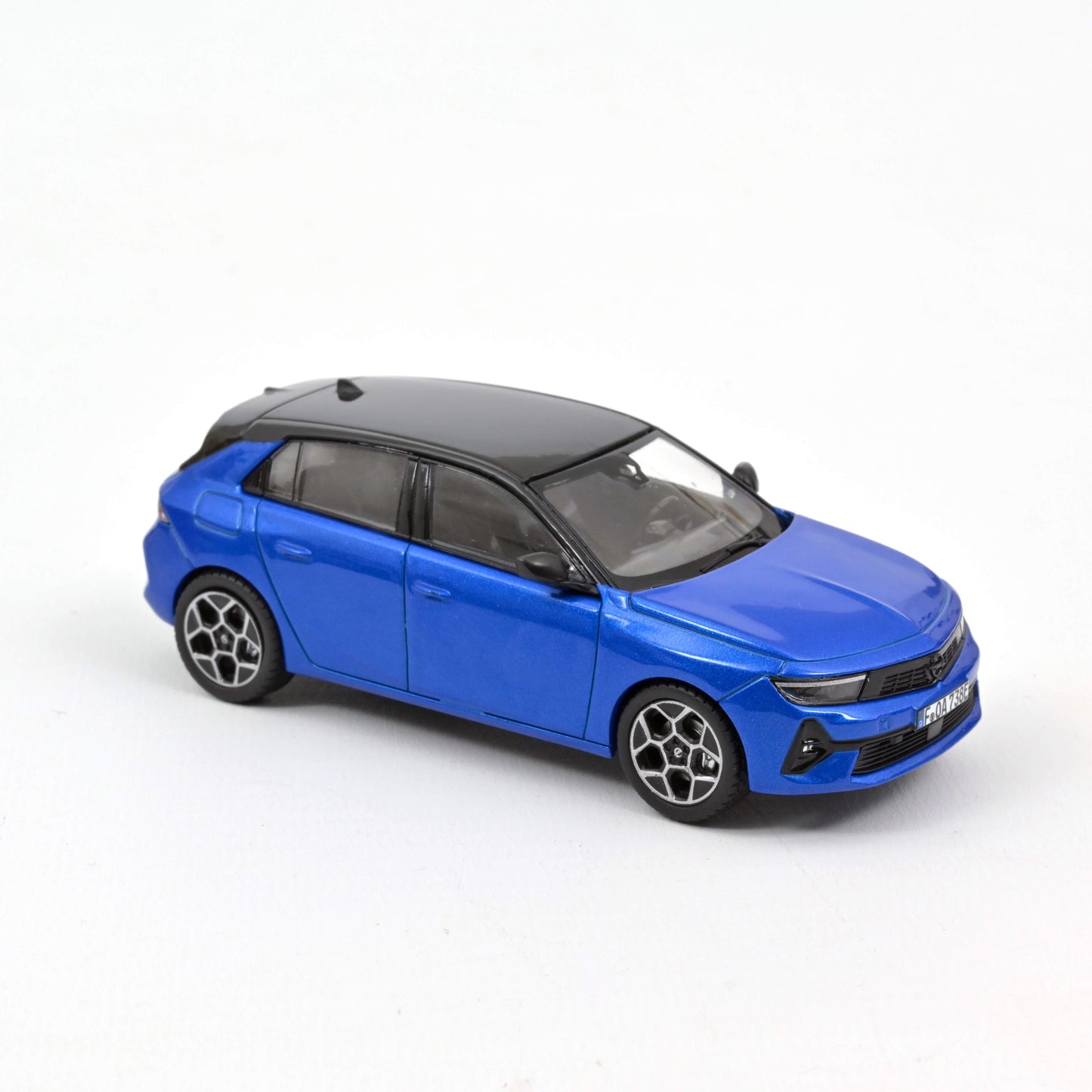 Macheta auto Opel Astra (2022) 1:43 Norev