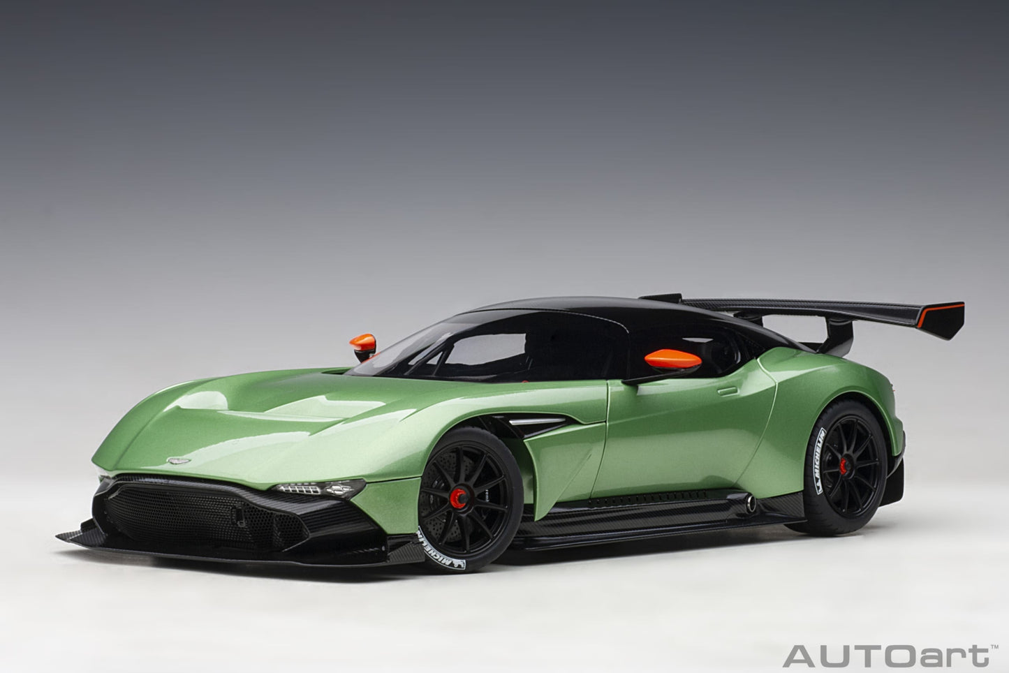 Macheta auto Aston Martin Vulcan (2015) 1:18 AutoArt