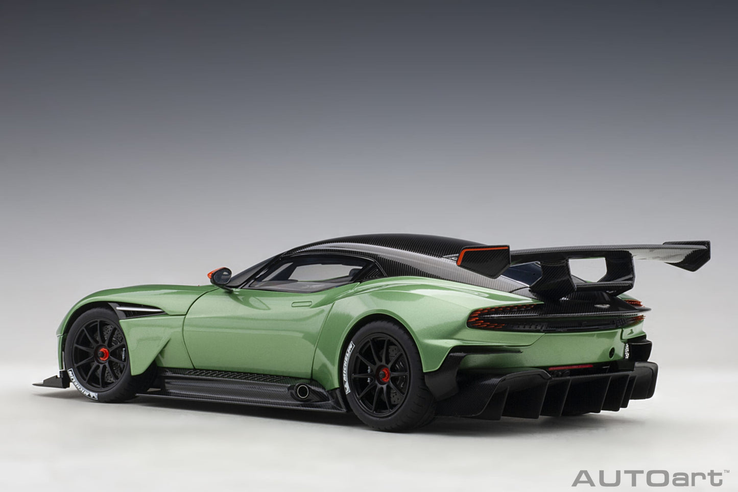 Macheta auto Aston Martin Vulcan (2015) 1:18 AutoArt