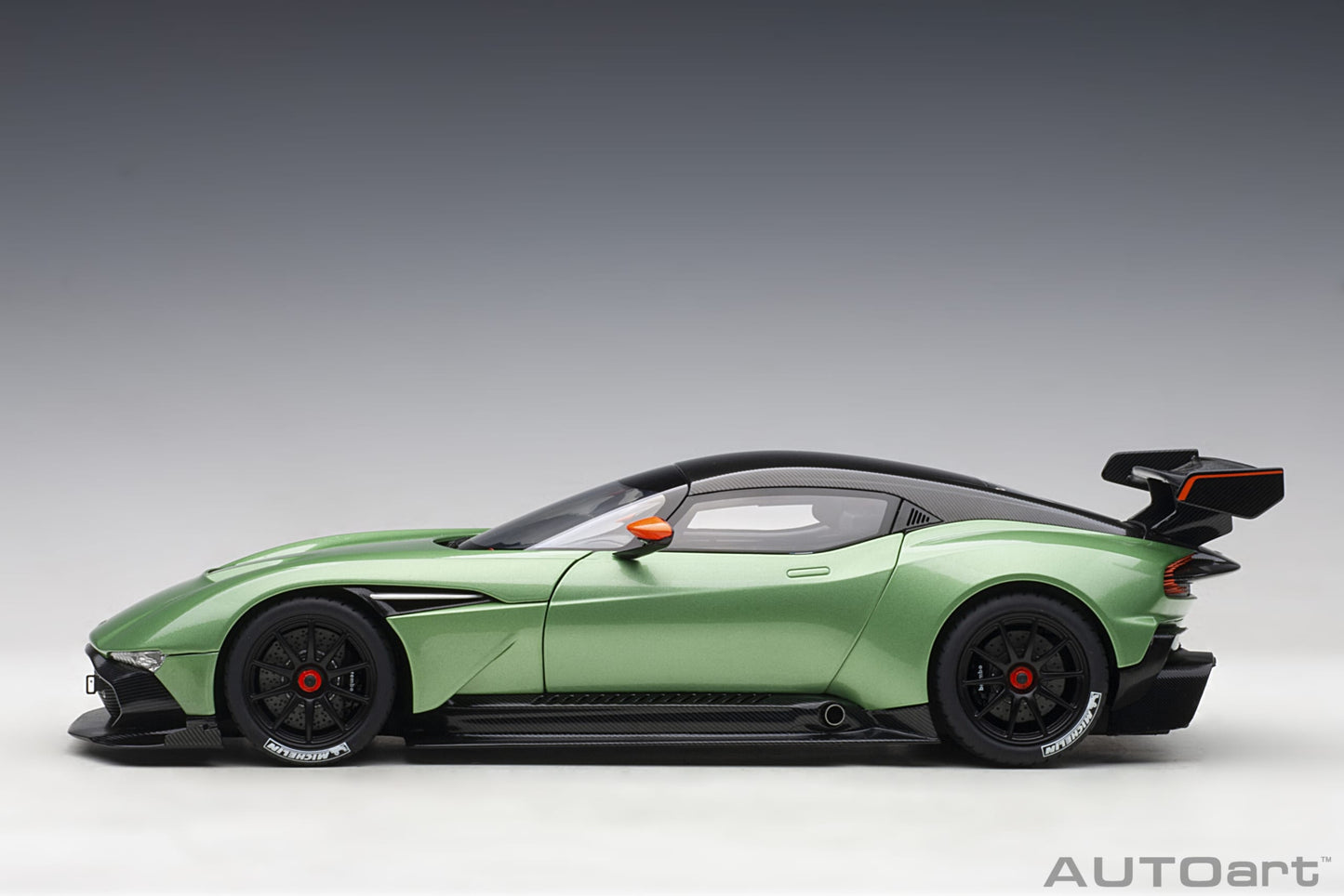 Macheta auto Aston Martin Vulcan (2015) 1:18 AutoArt