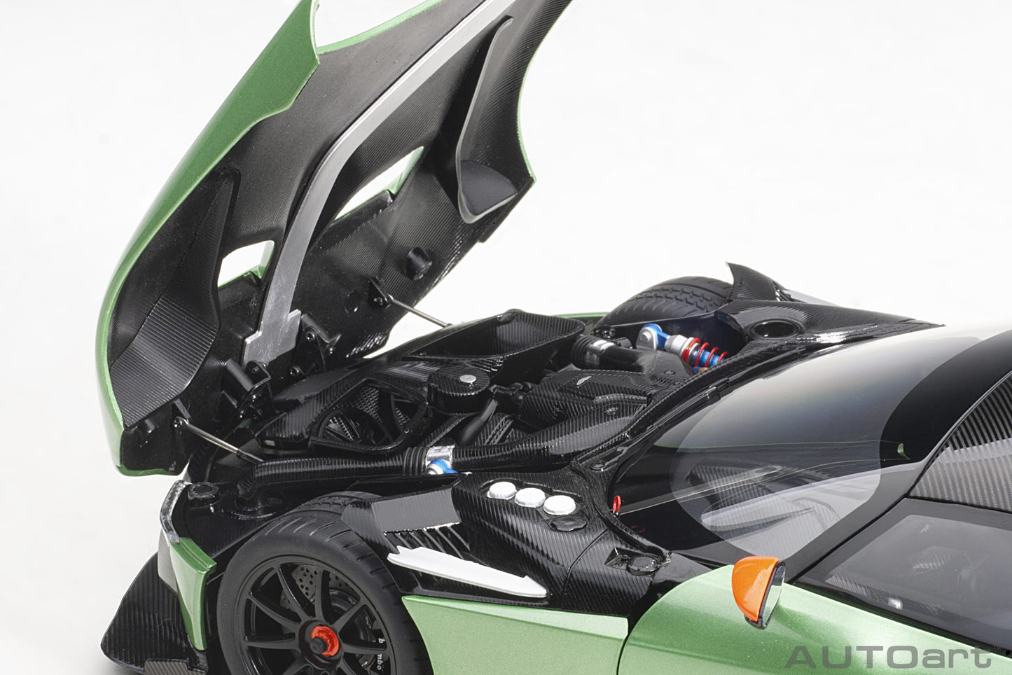 Macheta auto Aston Martin Vulcan (2015) 1:18 AutoArt