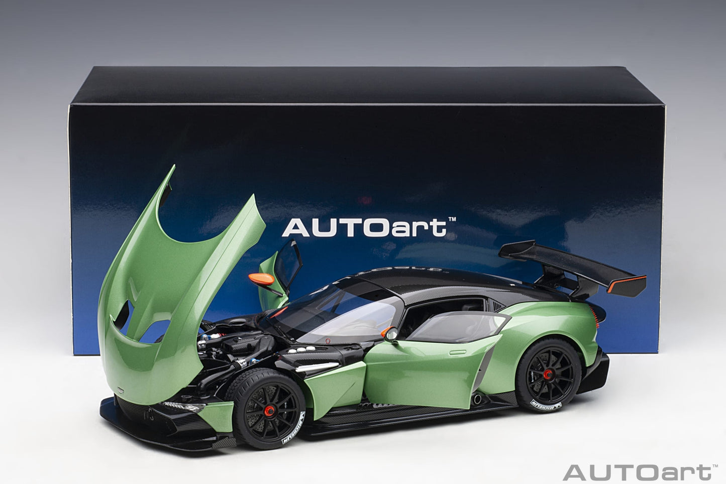 Macheta auto Aston Martin Vulcan (2015) 1:18 AutoArt