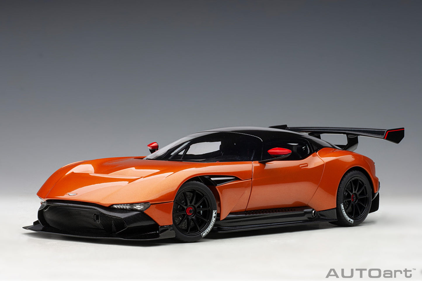 Macheta auto Aston Martin Vulcan (2015) 1:18 AutoArt