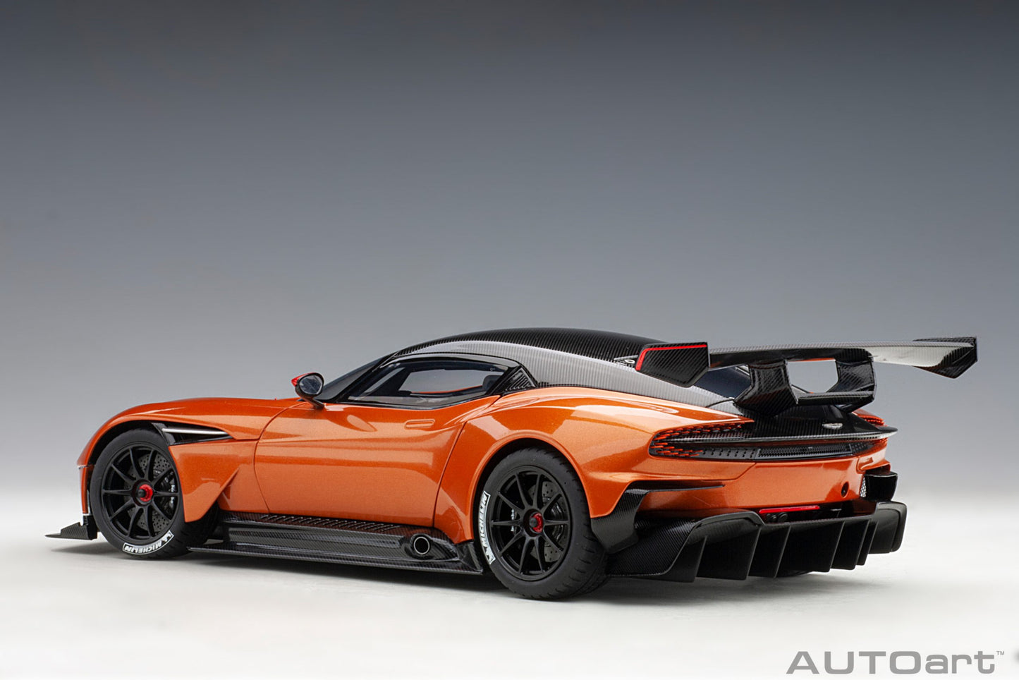 Macheta auto Aston Martin Vulcan (2015) 1:18 AutoArt