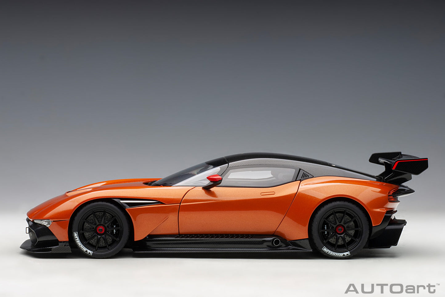 Macheta auto Aston Martin Vulcan (2015) 1:18 AutoArt