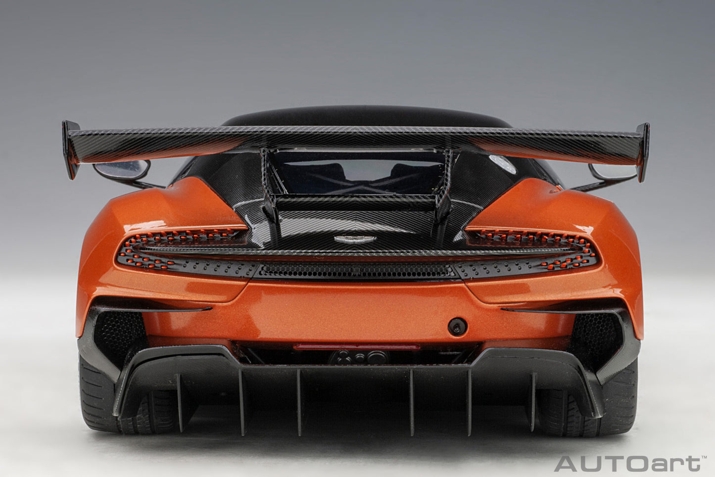 Macheta auto Aston Martin Vulcan (2015) 1:18 AutoArt