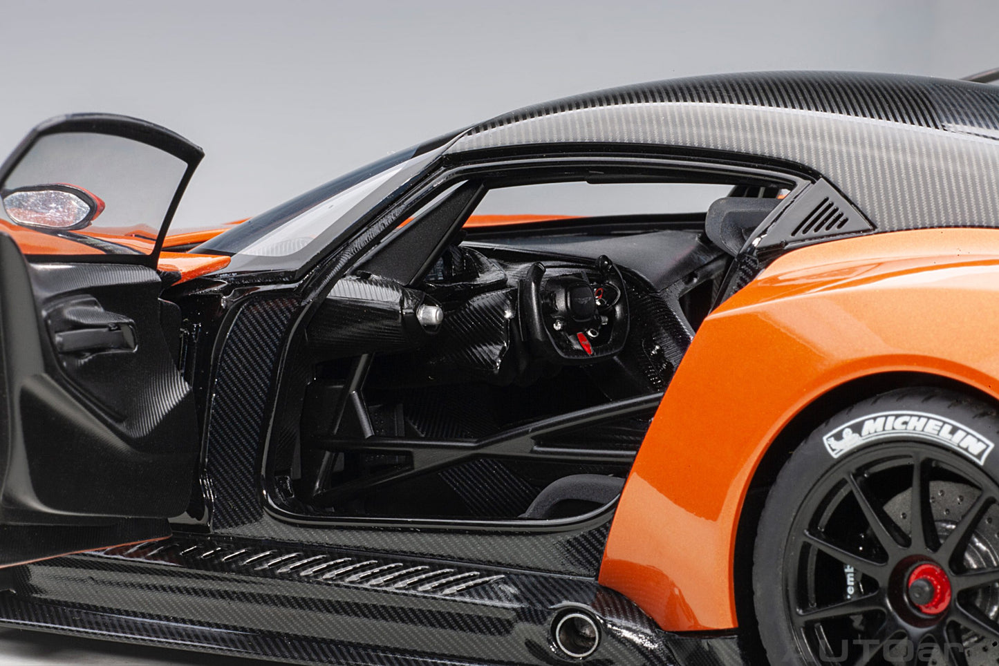 Macheta auto Aston Martin Vulcan (2015) 1:18 AutoArt